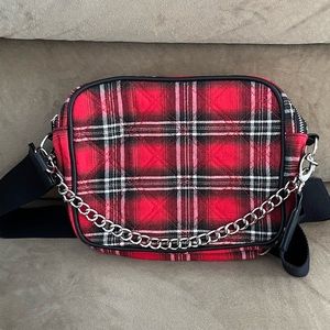 Flannel cross body with 2 pockets and a chain